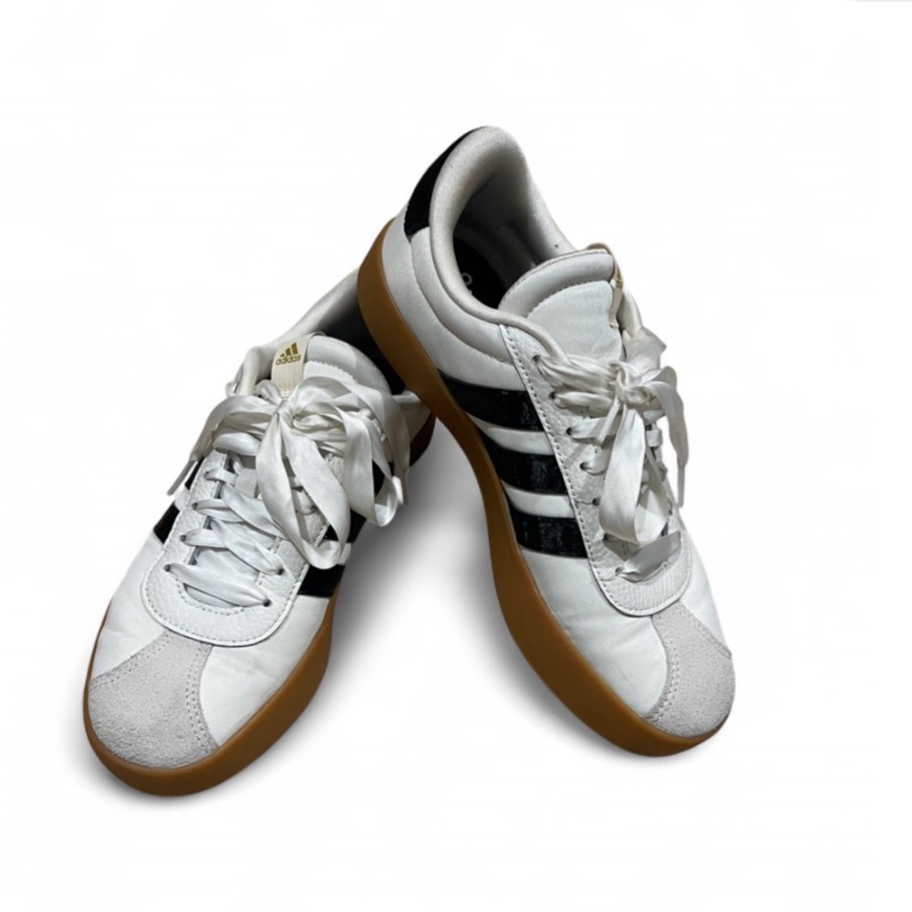 Adidas Women’s White and Black Sneakers with ribbon laces 7.5